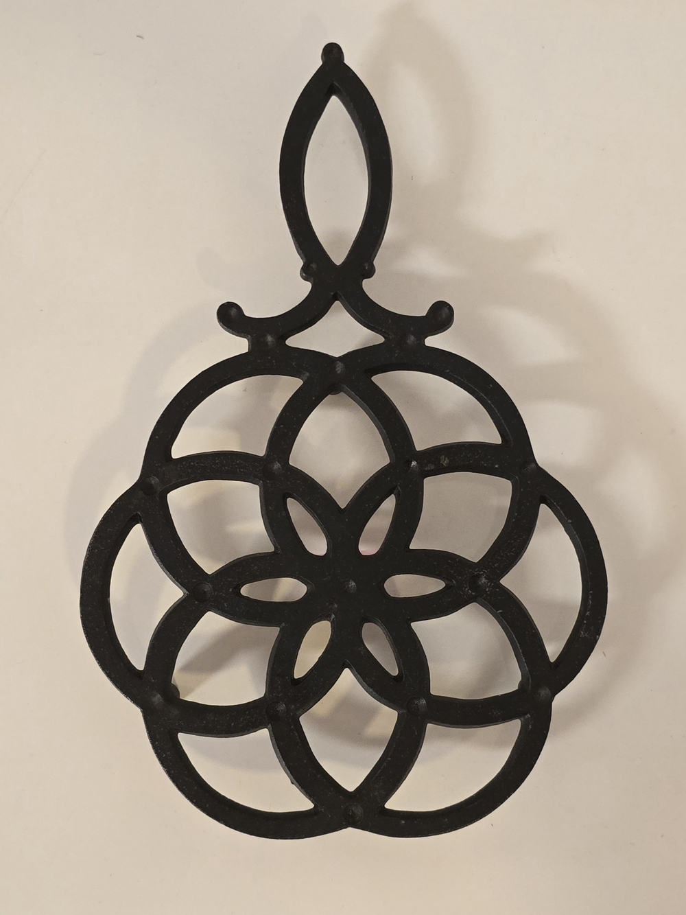Vintage 1950s Wilton Cast Iron Trivet - Interlocking Rings Design (8.5” x 5.5”)